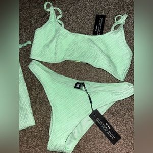 TRIANGL MICA - CHEEKY LIME SET WITH BAG NWT